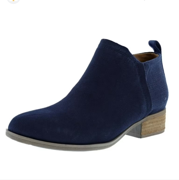 Toms Shoes - NWT Toms Deia Ankle Boots in Navy Size 11